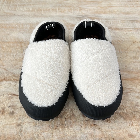 P448 Laby Slippers {white/Black} 38/8 - Picture 5 of 10